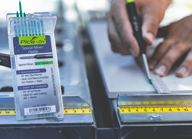 DRY Refill-Set Box of 10 leads (for 3030)  white Pica 4043